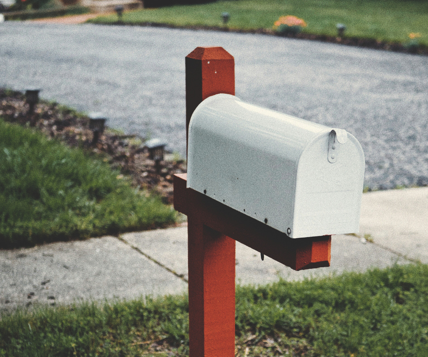 Weißter Briefkasten