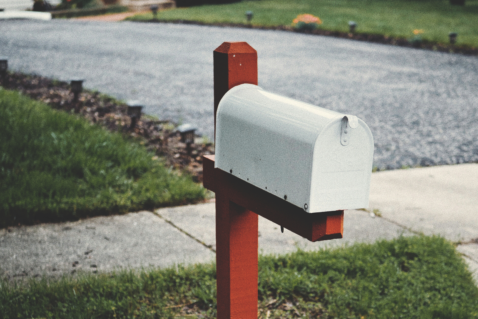 Weißter Briefkasten